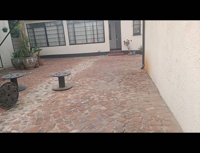 3 BEDROOM HOUSE FOR SALE IN KENSINGTON